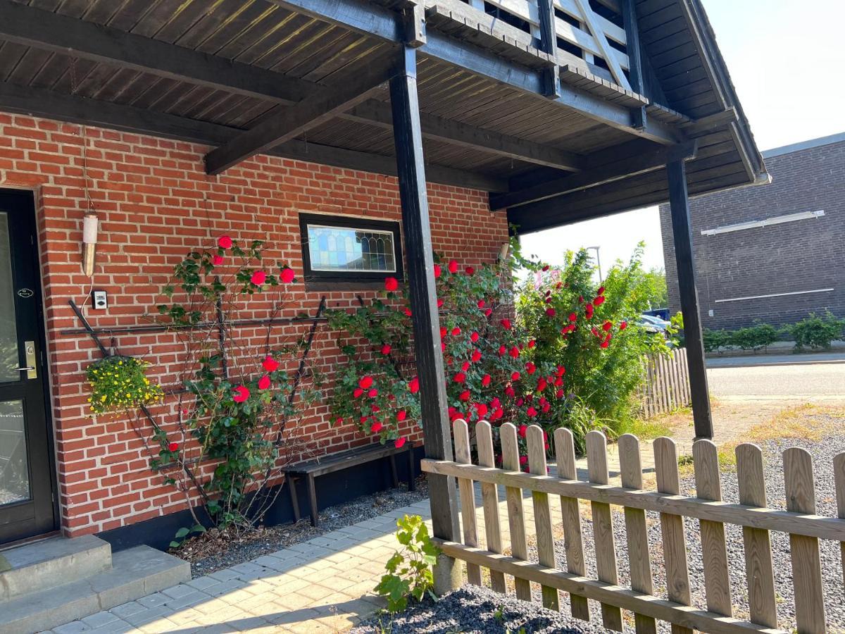 5 Minute Walk To Lego House-2 Bedrooms With Balcony Garden View.Loft Floor Биллунн Экстерьер фото
